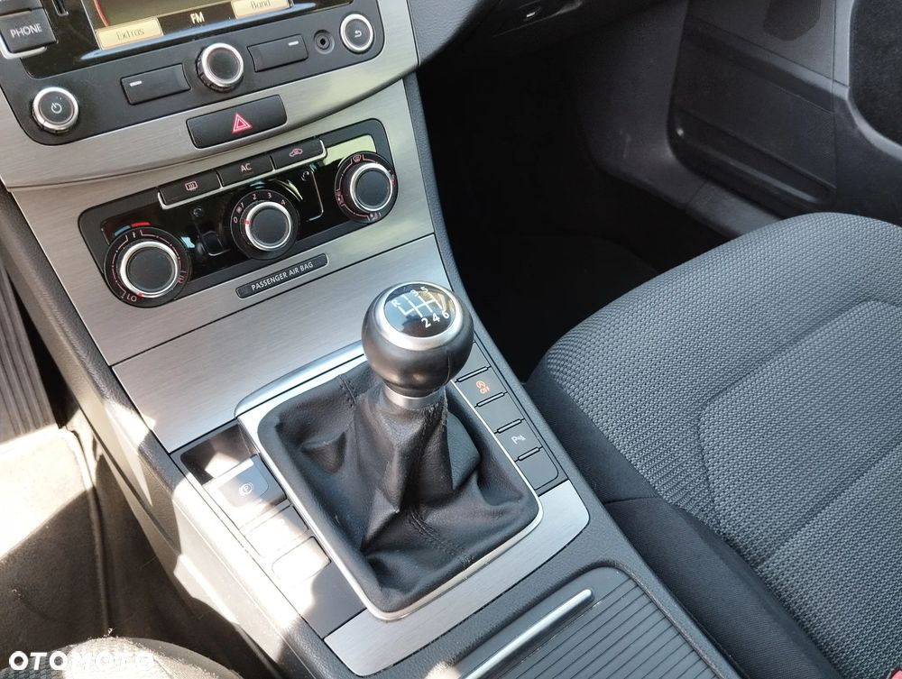 Volkswagen Passat - 28