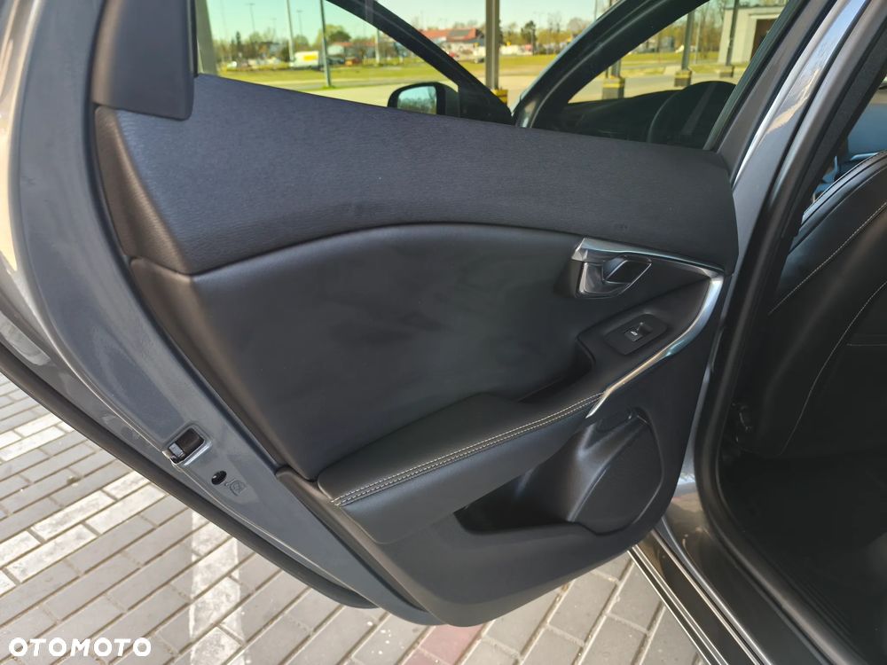 Volvo V40 D3 Geartronic Summum - 35