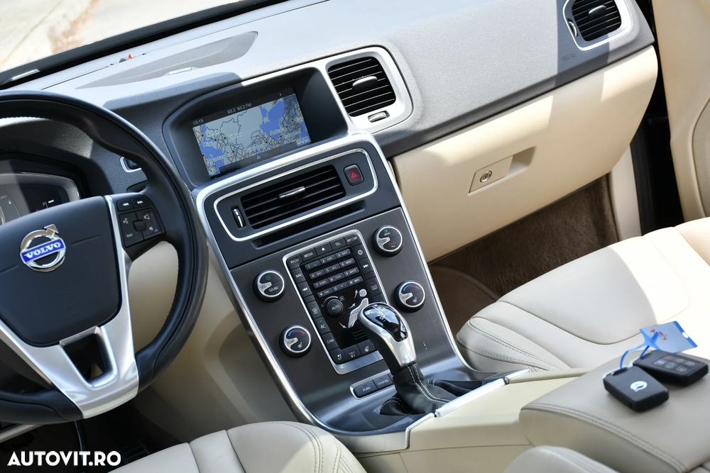 Volvo V60 D6 Plug-In-Hybrid AWD Geartronic Summum - 33