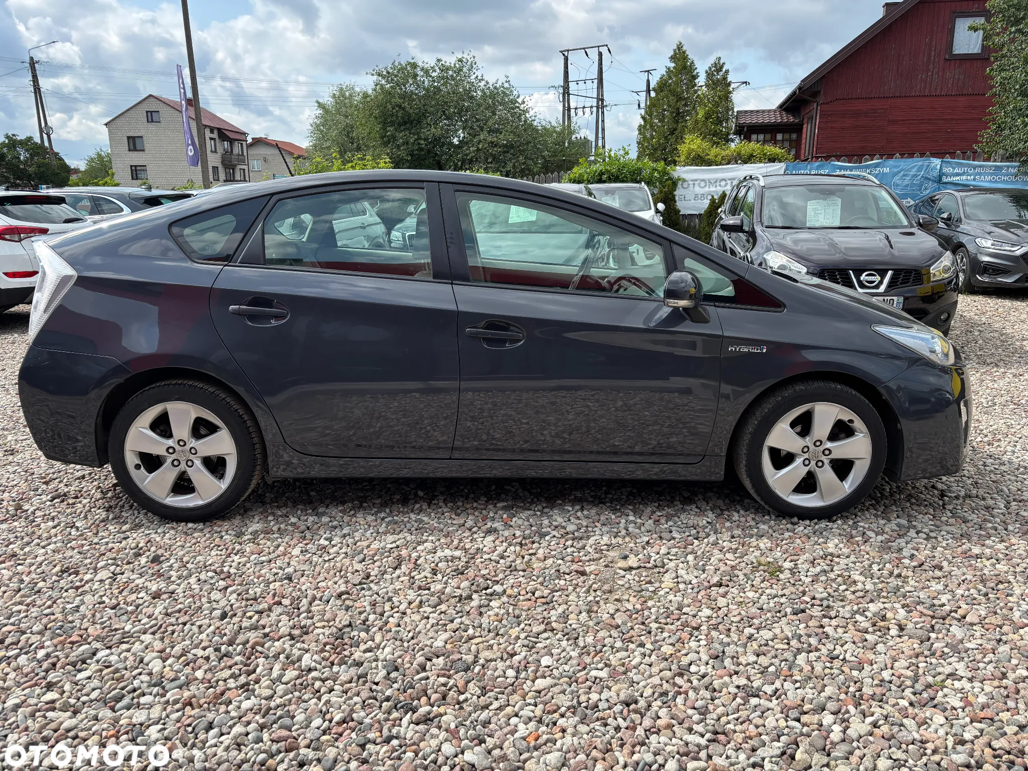 Toyota Prius (Hybrid) Executive - 12