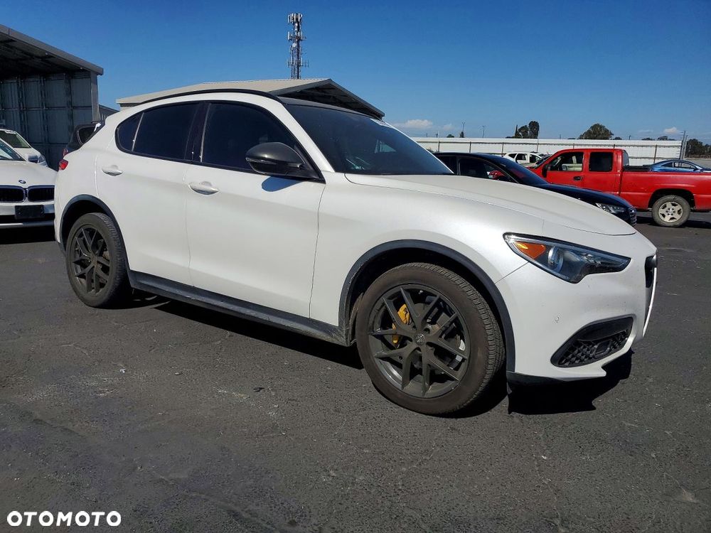 Alfa Romeo Stelvio 2.0 Turbo 16V AT8-Q4 Ti - 5
