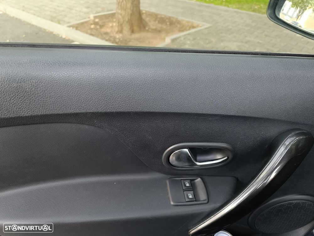 Dacia Sandero SCe 75 Laureate - 12