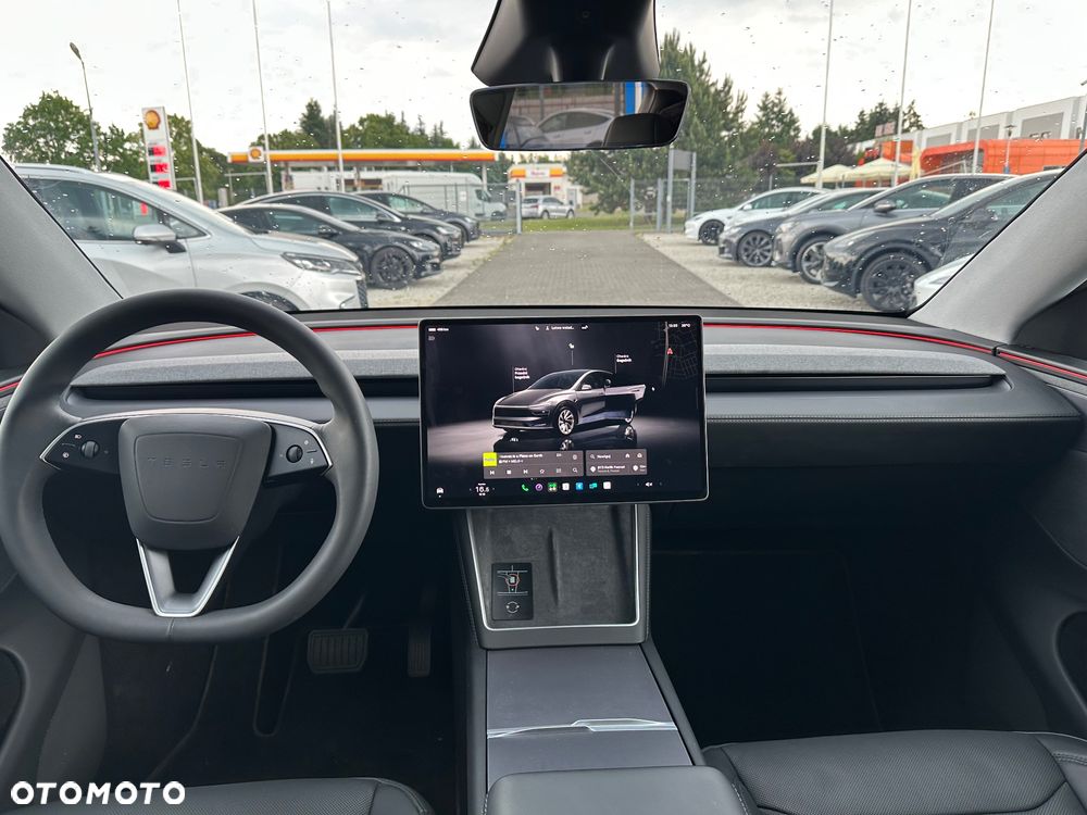 Tesla Model Y - 18