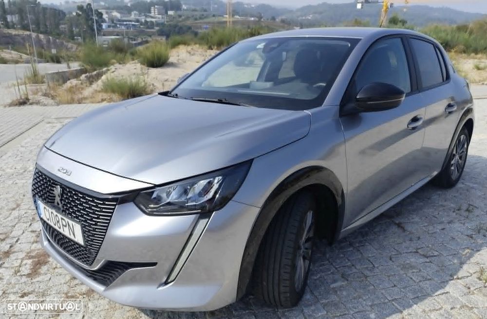 Peugeot E-208