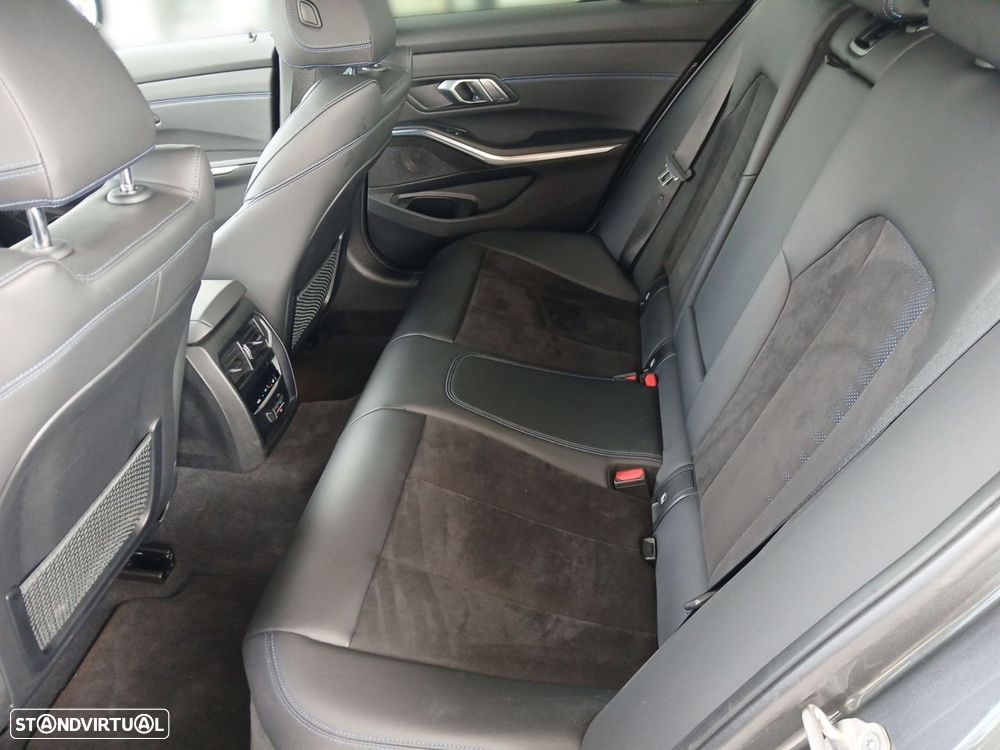 BMW 330 e Pack Desportivo M Auto - 13