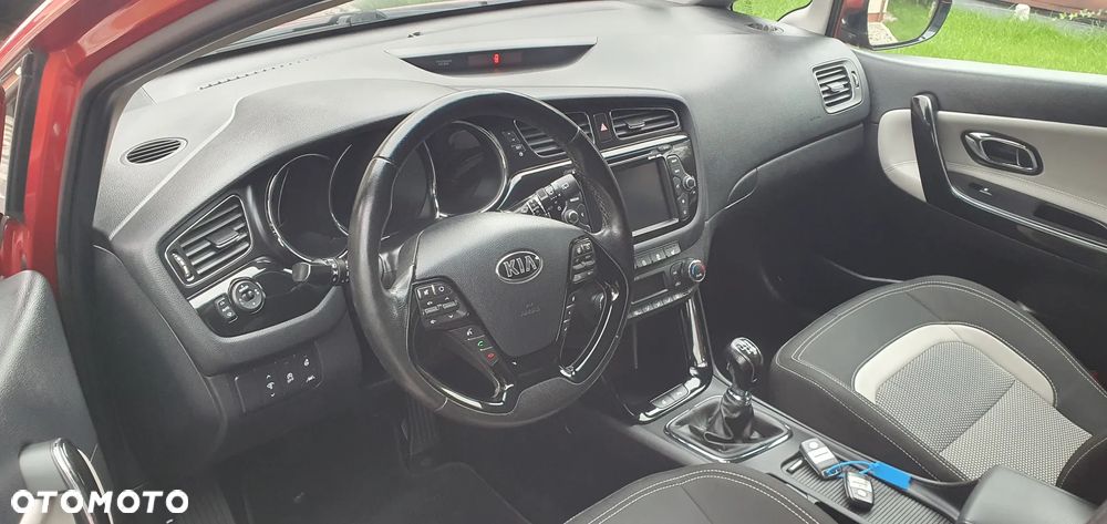 Kia Ceed 1.6 CRDi 128 Platinum Edition - 38