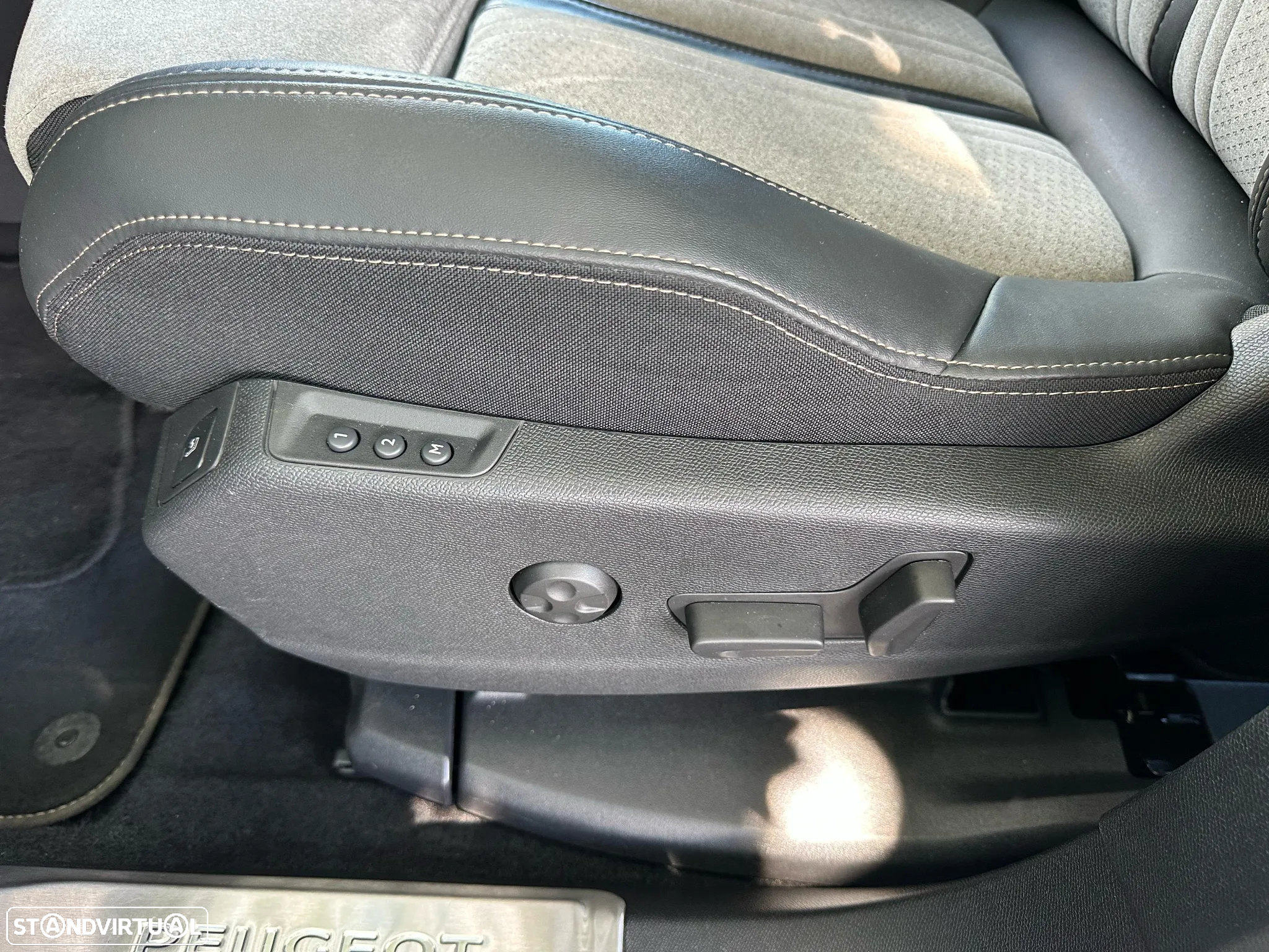Peugeot 3008 1.6 Hybrid GT Pack e-EAT8 - 23