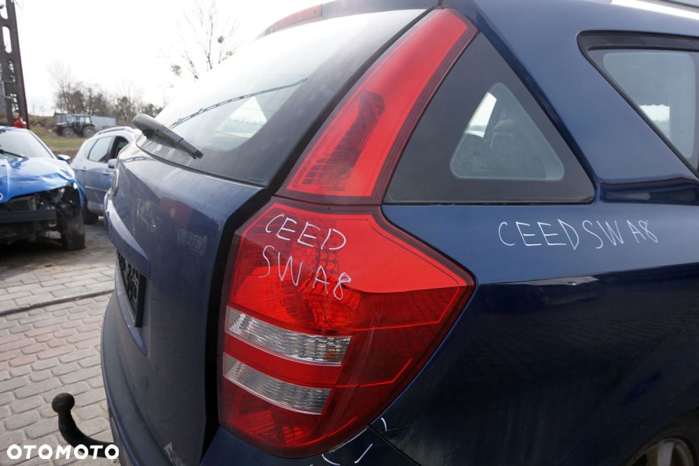 LAMPA TYLNA PRAWA CEED I KOMBI 92402-1H300 92404-1H300 KIA 2006-2009 - 1