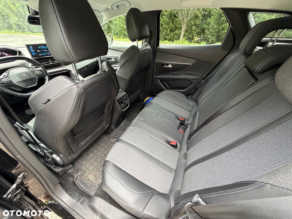 Peugeot 3008 1.2 PureTech Allure S&S EAT8 - 17