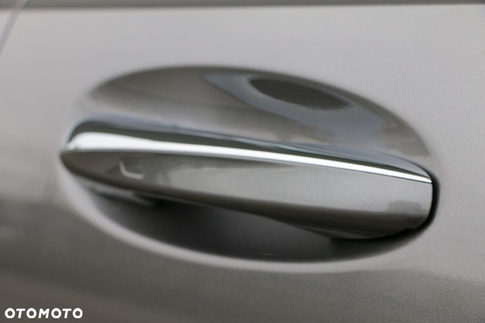 Mercedes-Benz GLB - 11