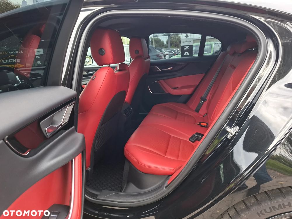 Jaguar XE - 23