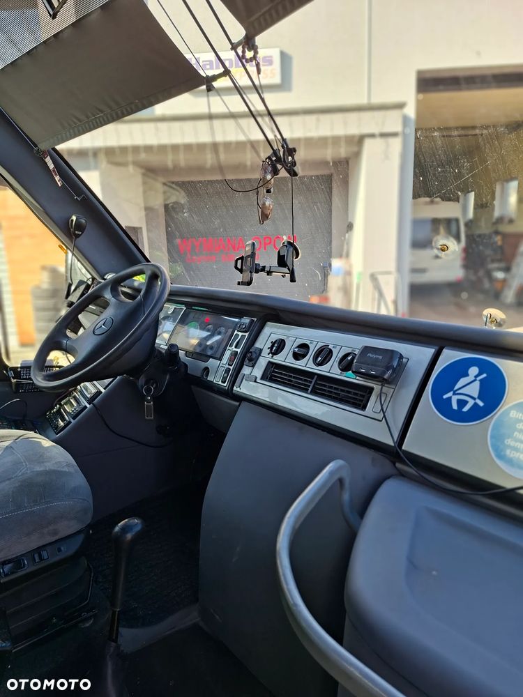 Mercedes-Benz 818 - 17