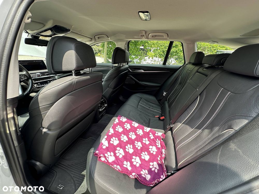 BMW Seria 5 530d xDrive - 14