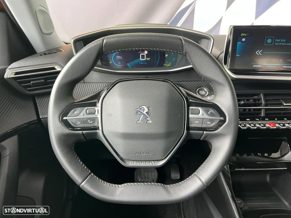 Peugeot e-2008 50 kWh Allure Pack — fotografia 11