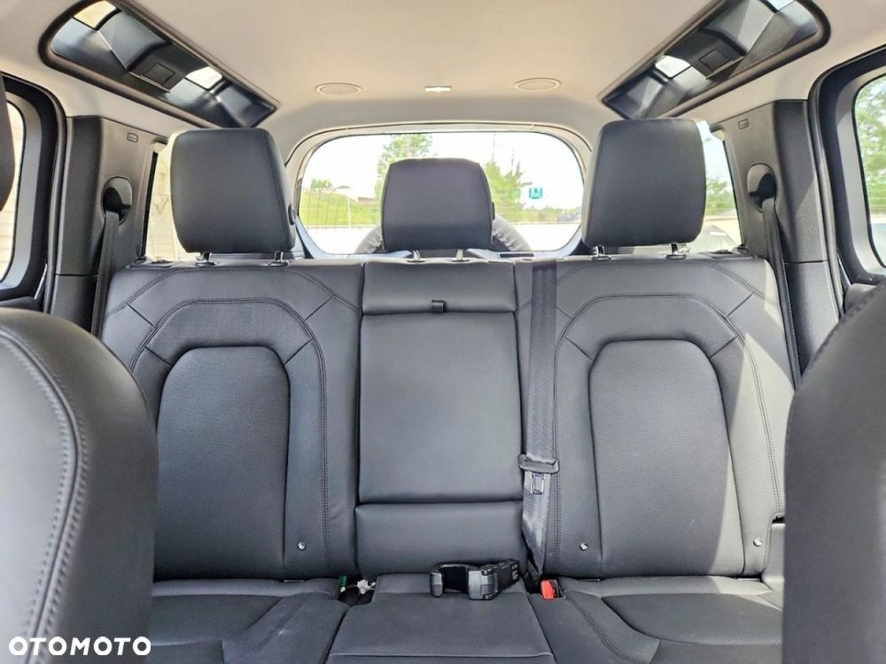 Land Rover Defender - 9