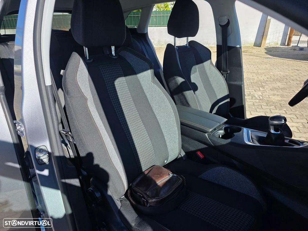 Peugeot 3008 PureTech 130 Stop & Start GPF Active - 17