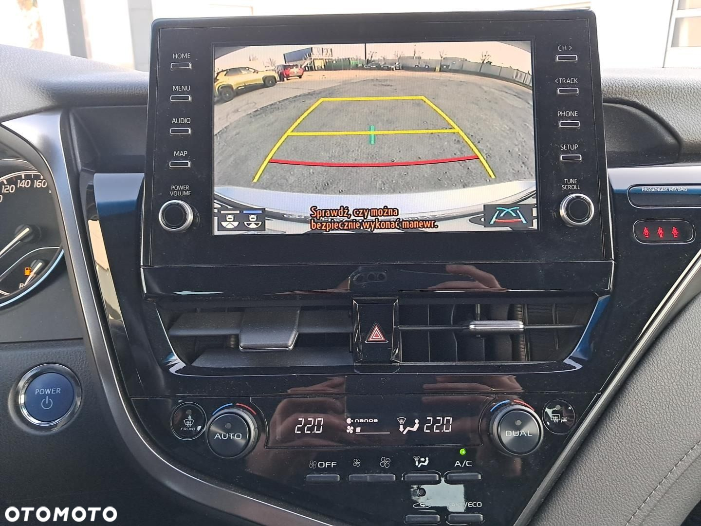 Toyota Camry - 17