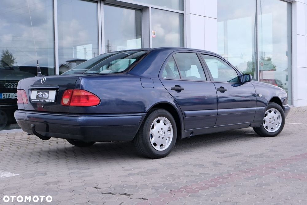 Mercedes-Benz Klasa E 200 CDI Elegance - 8