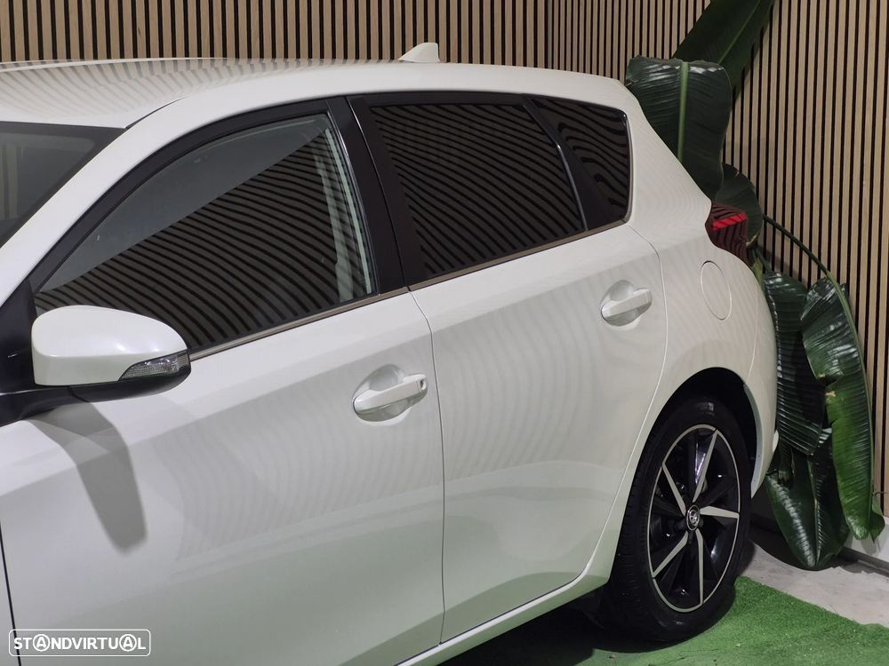 Toyota Auris 1.8 HSD Comfort +P.Techno+P.Sport - 4