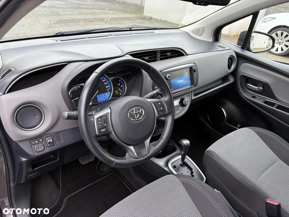 Toyota Yaris Hybrid 100 Dynamic - 20