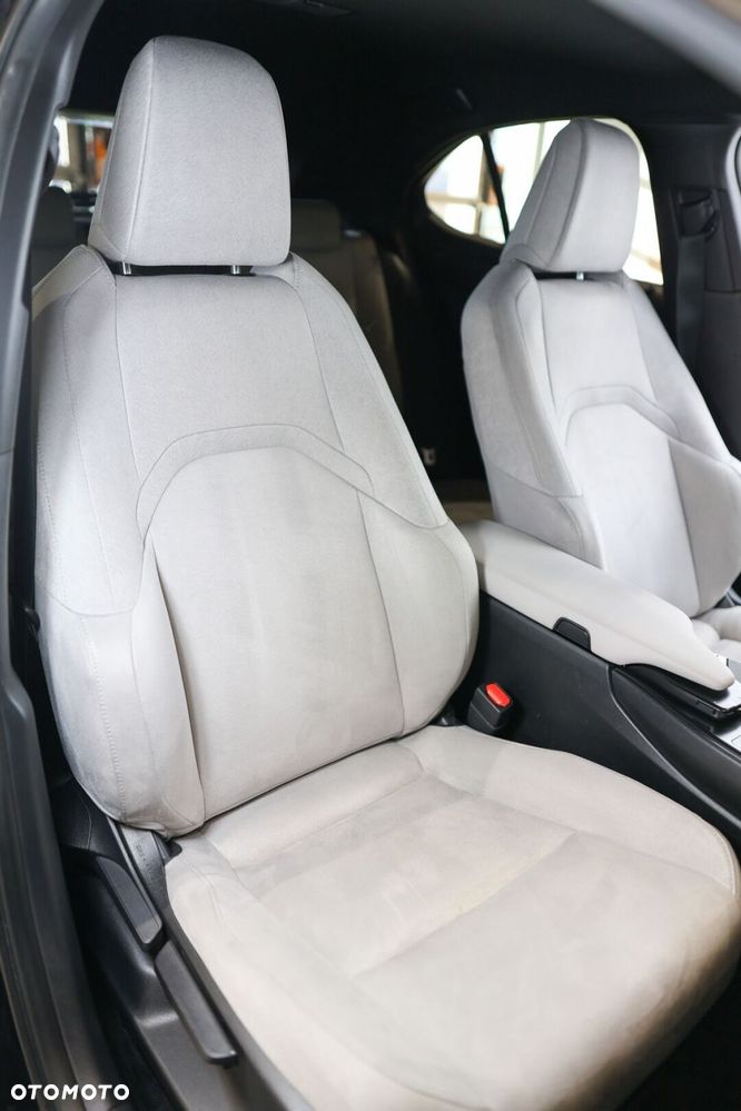 Lexus UX - 16