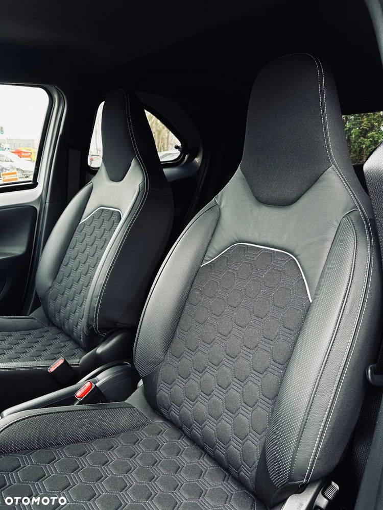 Toyota Aygo X 1.0 VVT-i JBL CVT - 14