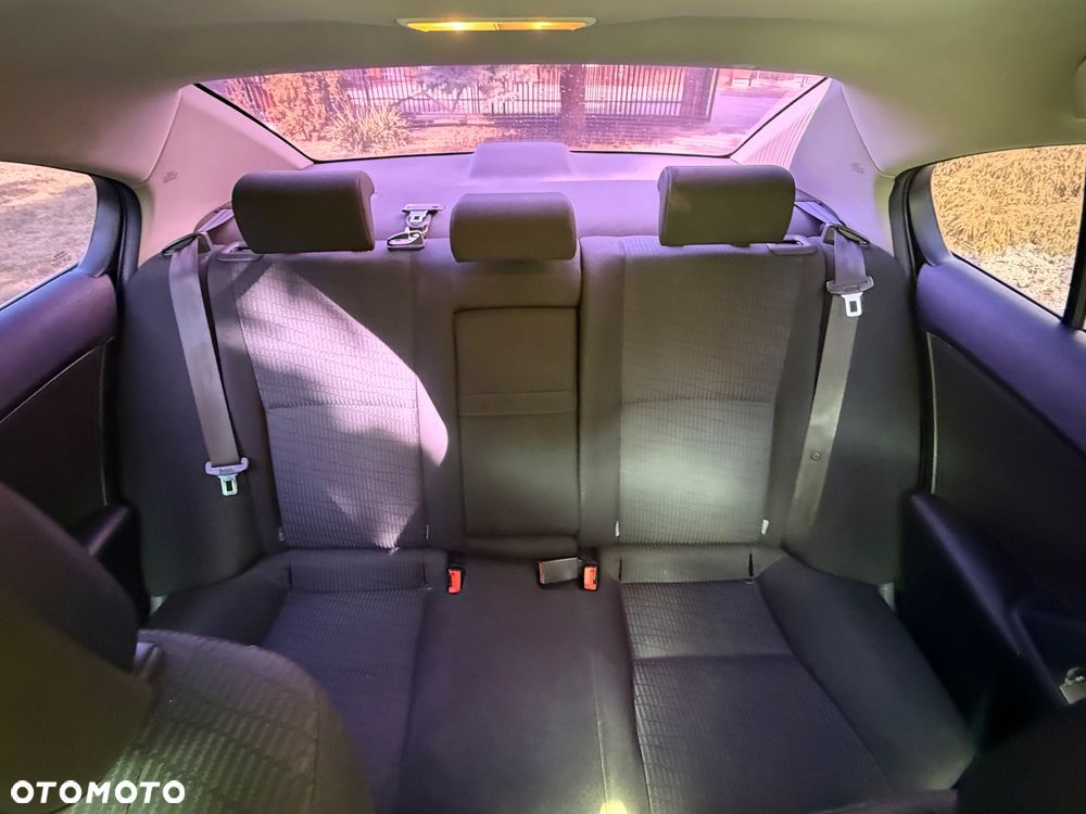 Toyota Avensis 2.0 D-4D Sol+NAVI - 19