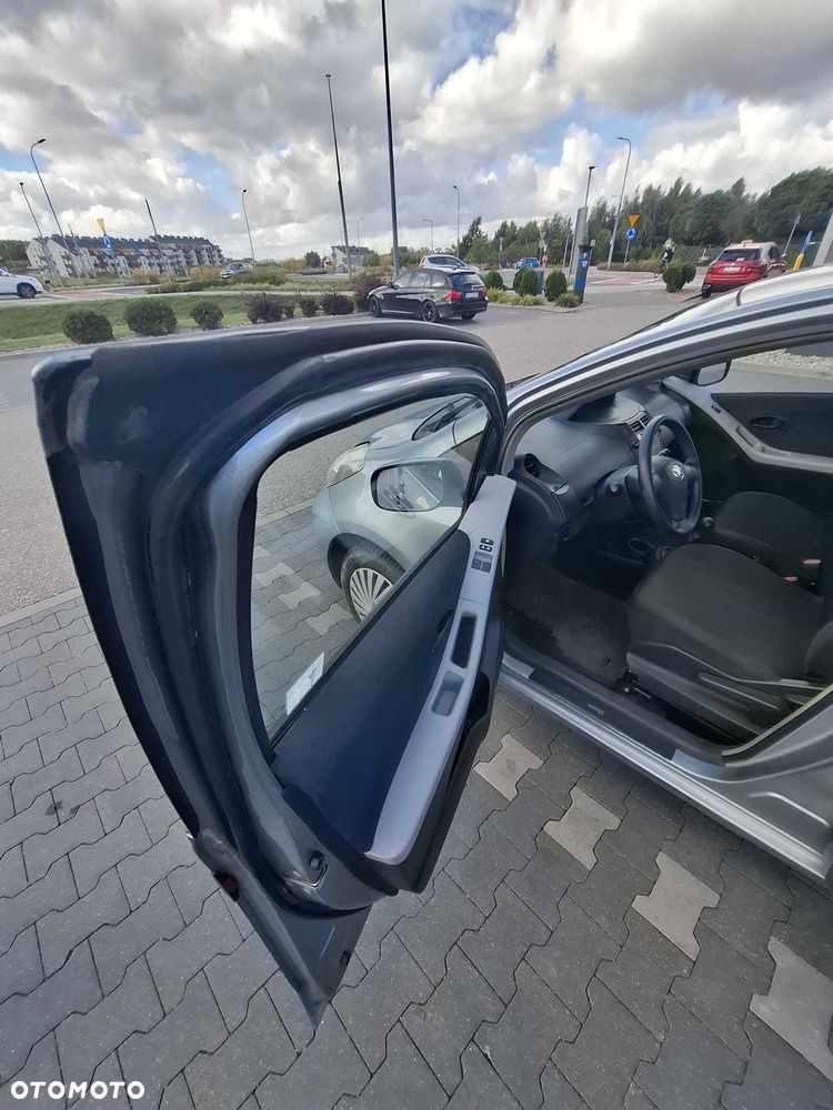 Toyota Yaris - 8