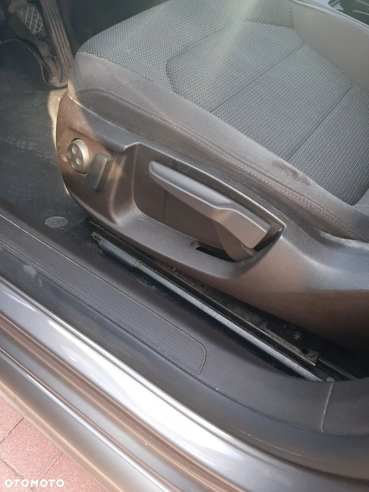 Volkswagen Passat 1.6 TDI DPF BlueMot Comfortline - 10