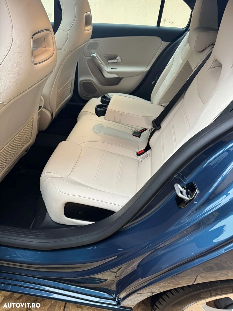 Mercedes-Benz A 220 4MATIC Sedan Aut. - 21