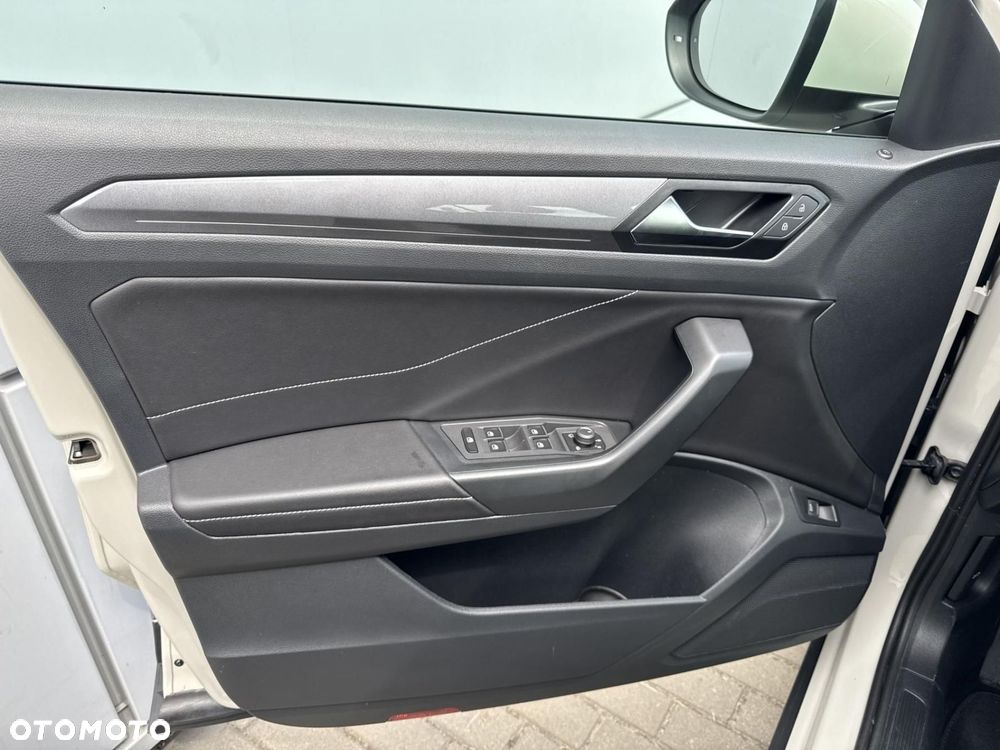 Volkswagen T-Roc - 11