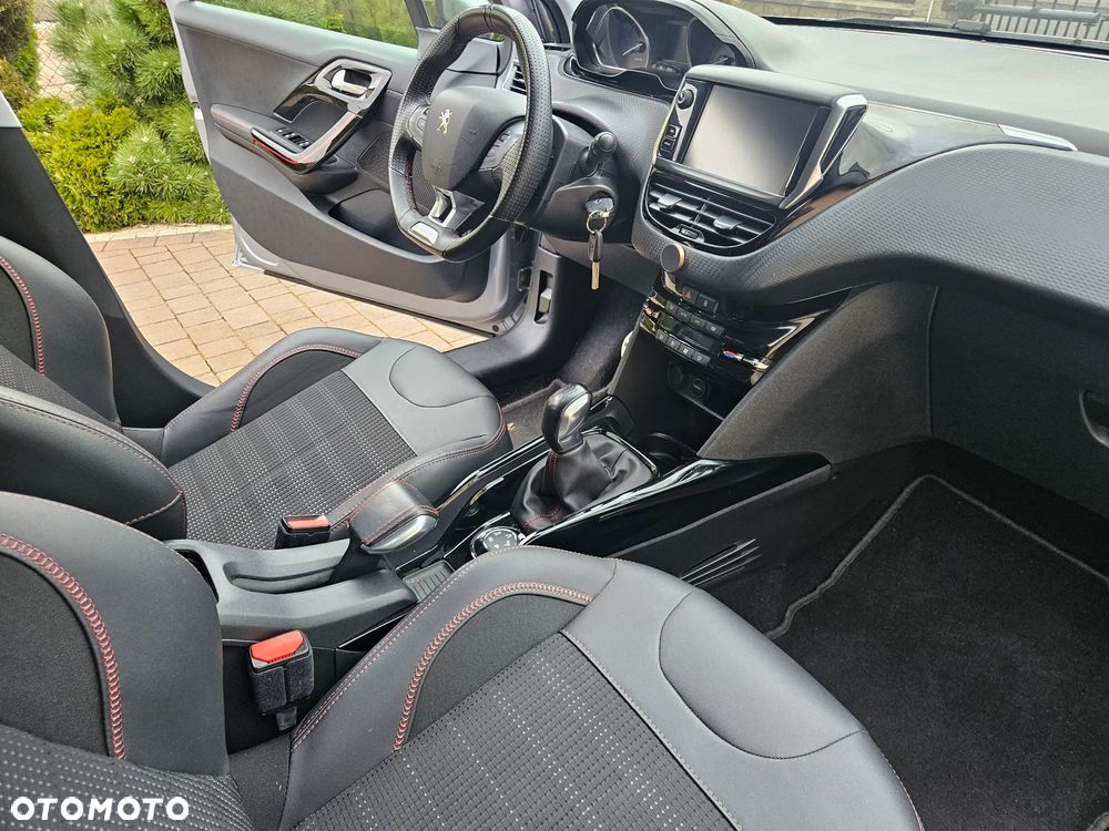 Peugeot 2008 1.5 BlueHDi GT Line S&S - 29