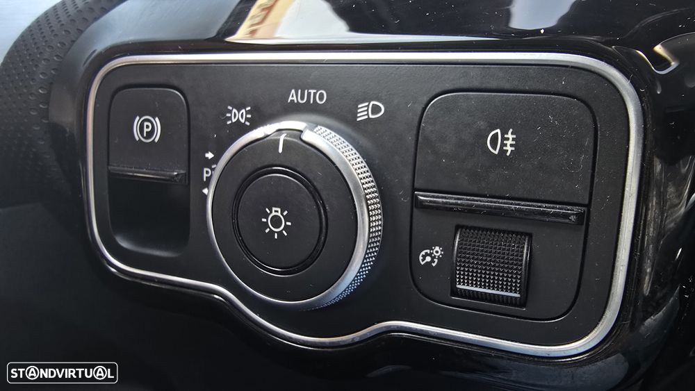 Mercedes-Benz A 250 e AMG Line - 35