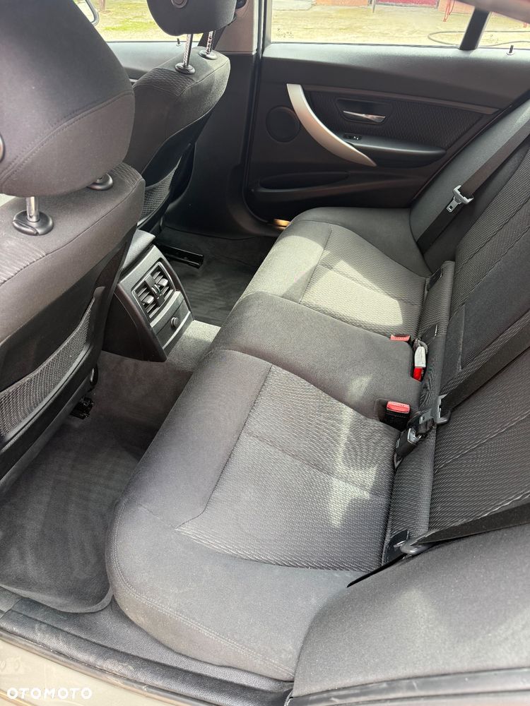 BMW Seria 3 320d Efficient Dynamics - 17