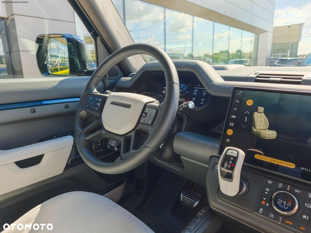 Land Rover Defender - 17