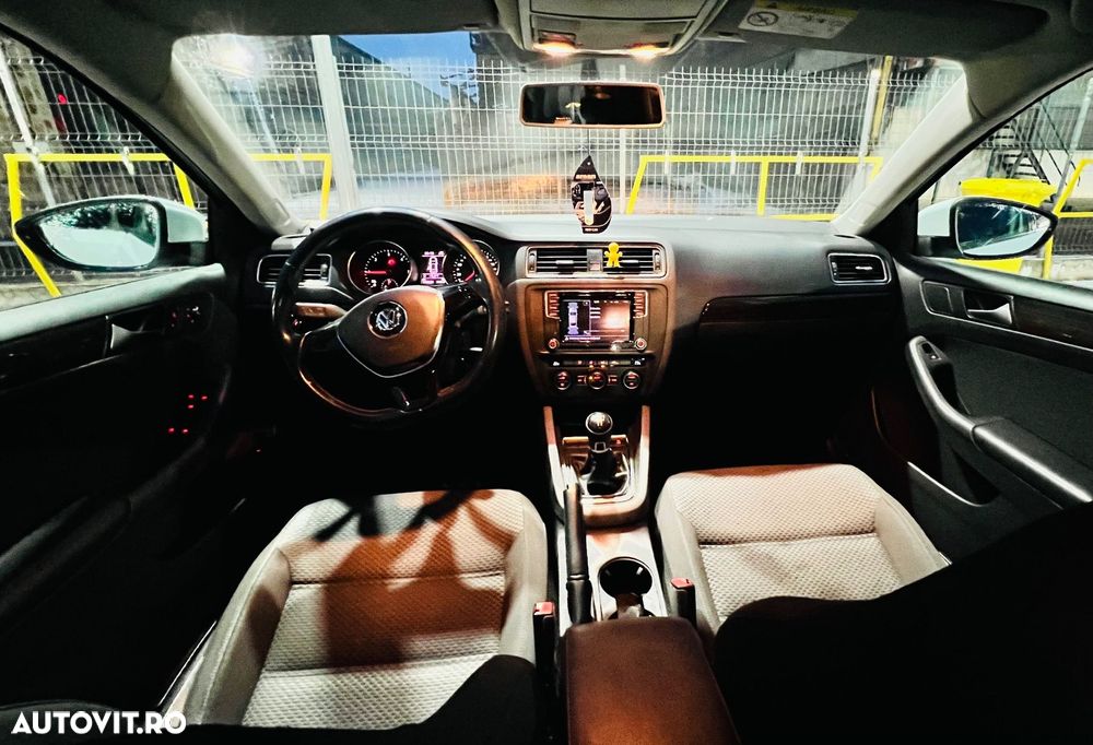 Volkswagen Jetta 2.0 TDI Trendline - 8