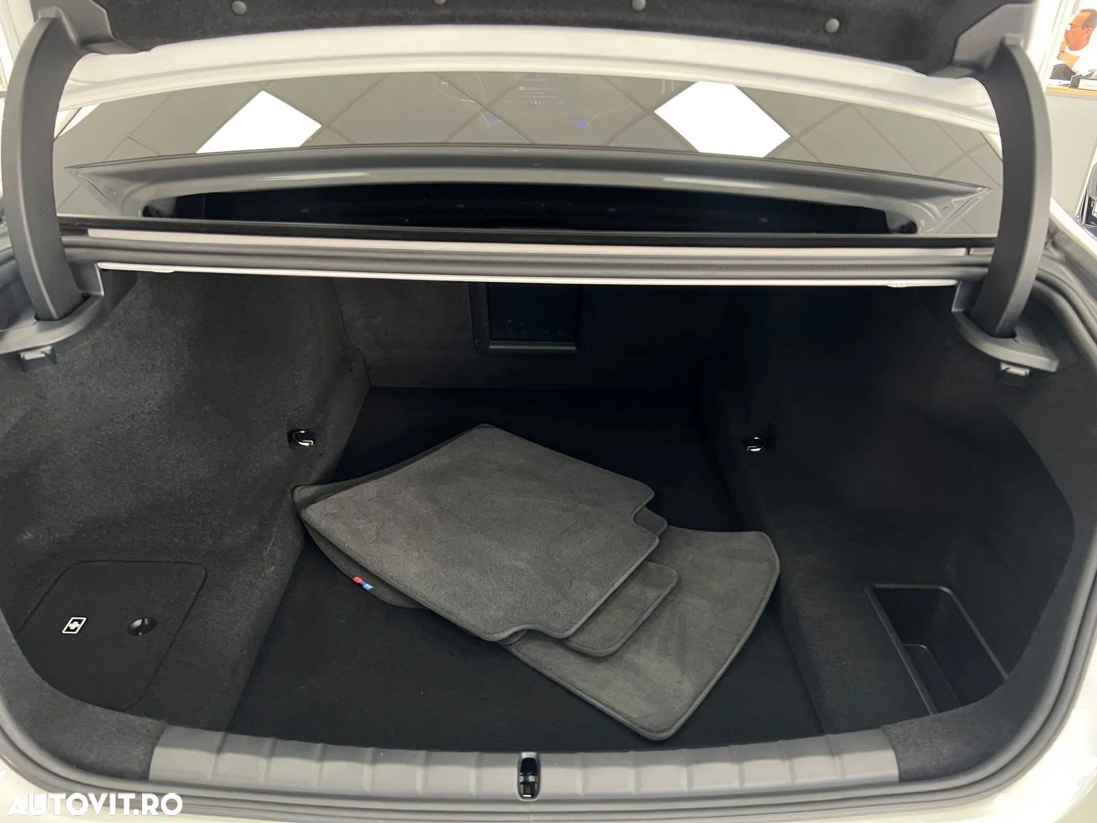 BMW Seria 7 740d xDrive MHEV - 11