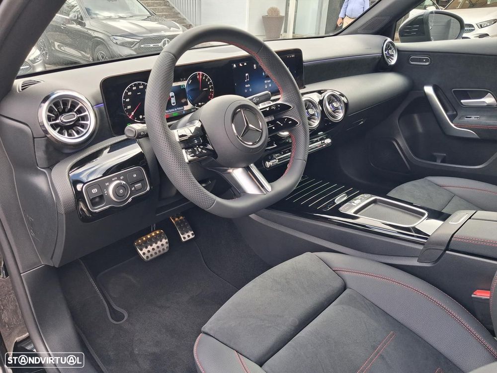 Mercedes-Benz A 250 Limousine - 11