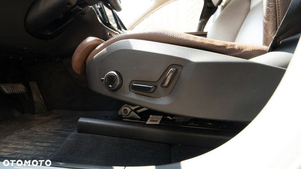 Volvo XC 60 T5 AWD Geartronic Momentum - 34