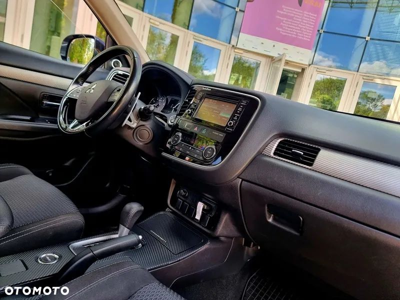 Mitsubishi Outlander 2.0 Instyle Navi 4WD CVT - 8