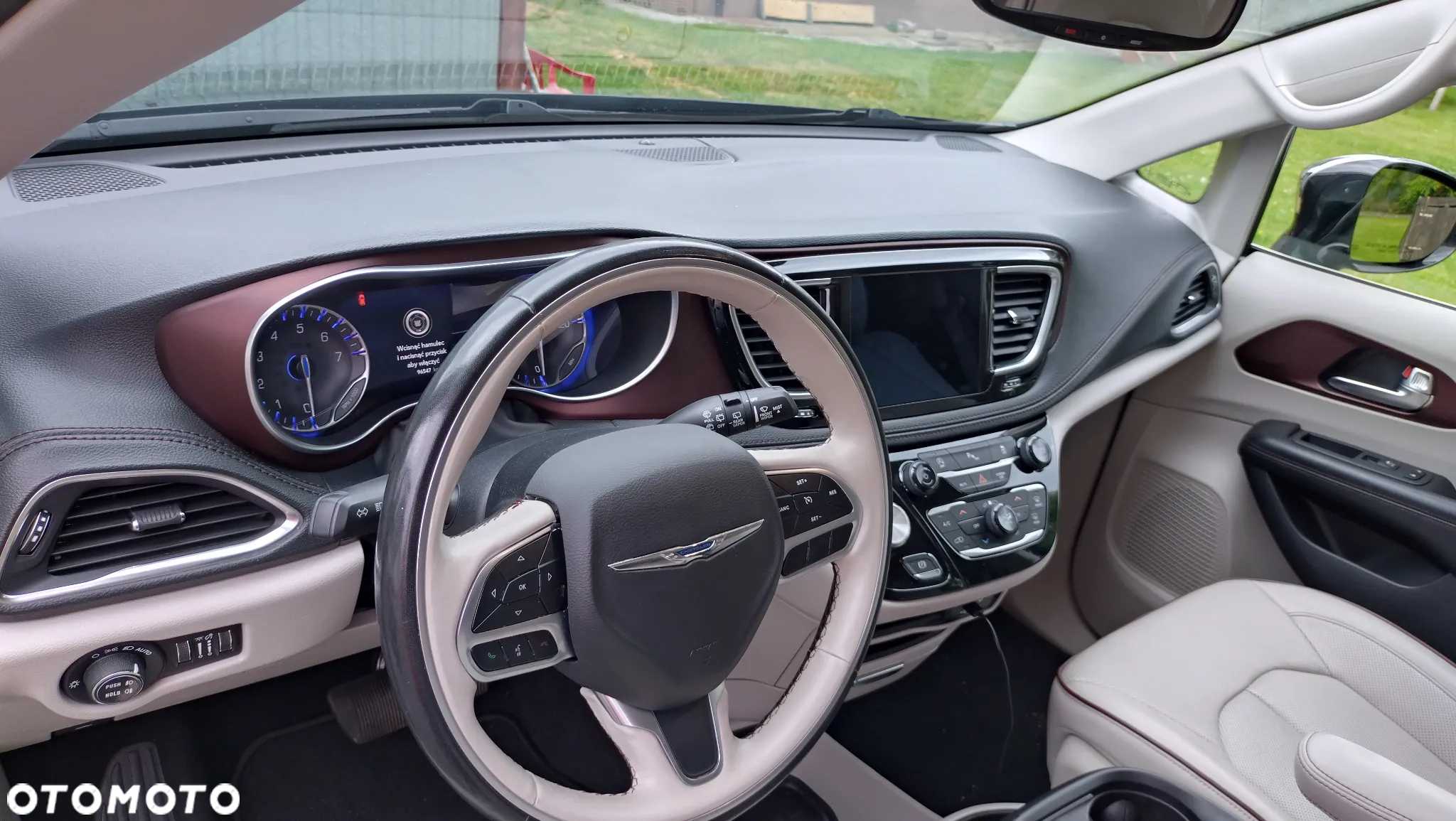 Chrysler Pacifica - 10