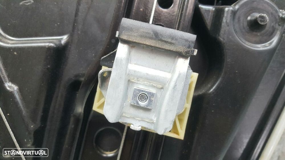 ELEVADOR DE VIDRO FRONTAL ESQUERDO MERCEDES-BENZ CLASSE A 2015 - 4