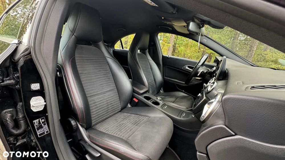 Mercedes-Benz CLA 180 7G-DCT AMG Line - 38
