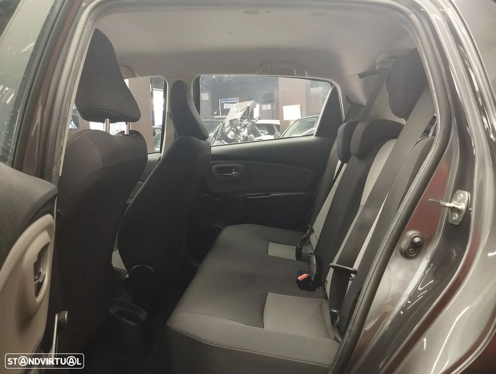 Toyota Yaris 1.0 VVT-i Comfort — fotografia 11
