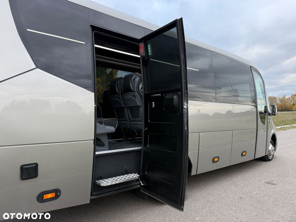 Mercedes-Benz Sprinter 519 - 24