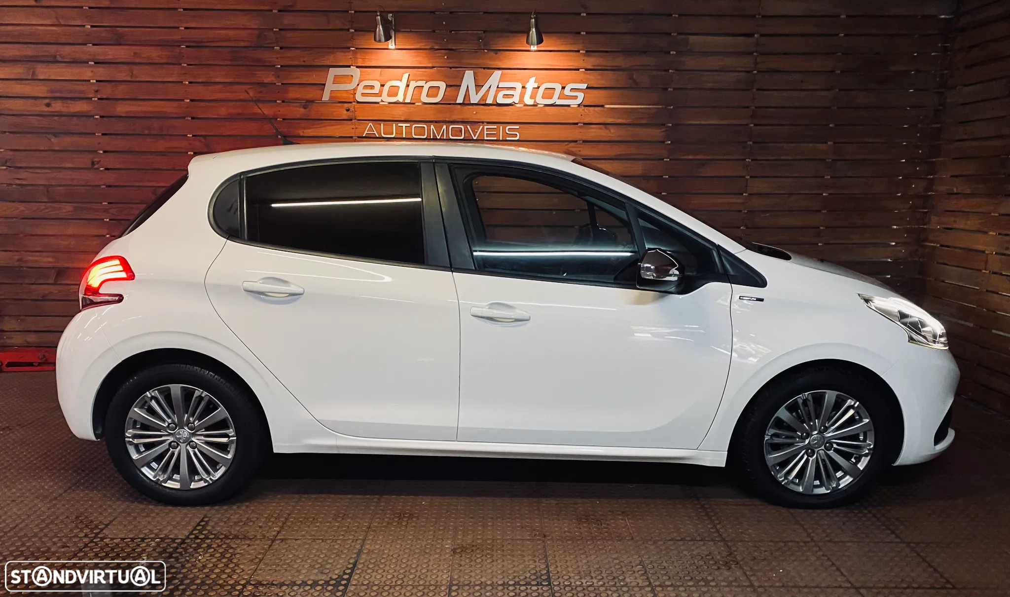 Peugeot 208 1.2 PureTech Signature - 4
