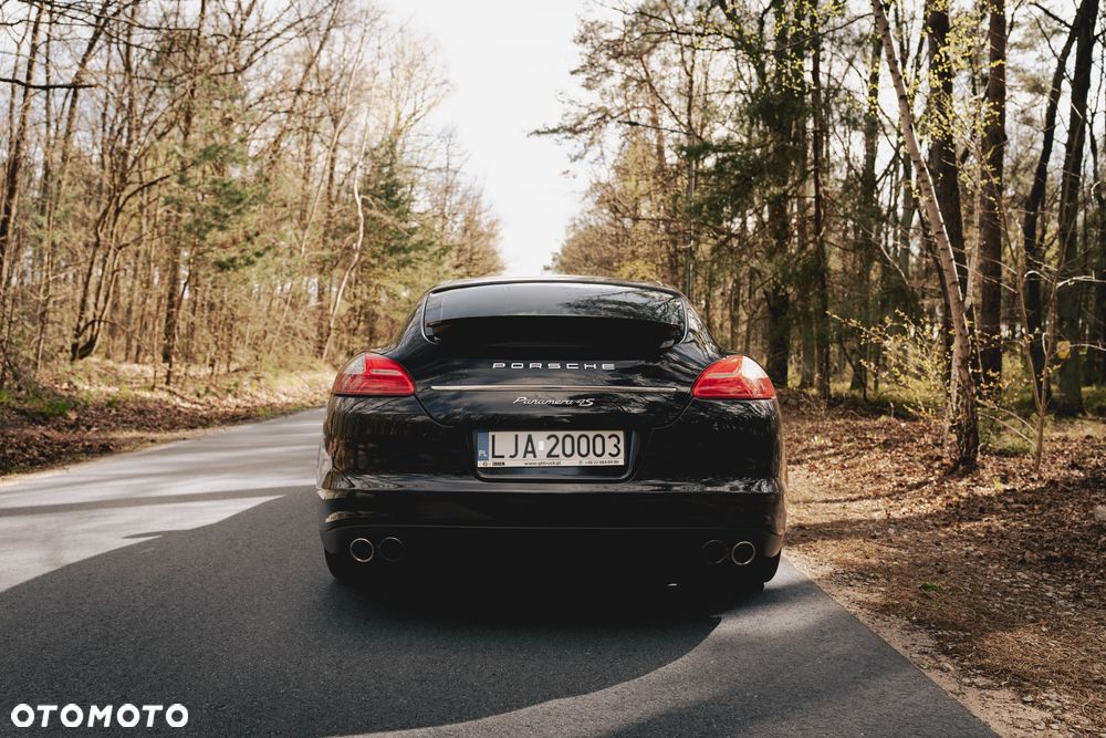 Porsche Panamera 4S - 27