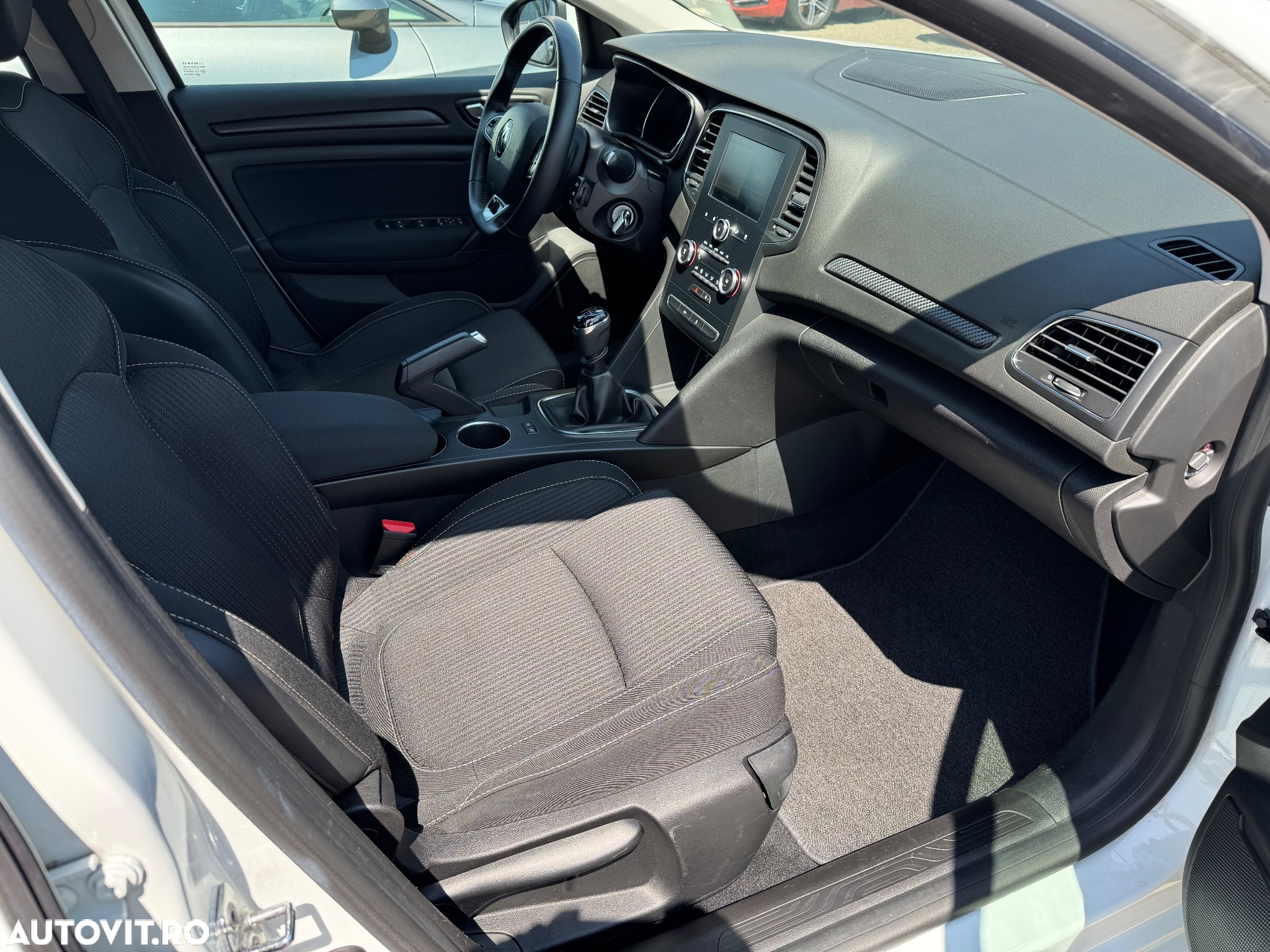 Renault Megane BLUE dCi 115 BUSINESS EDITION - 29