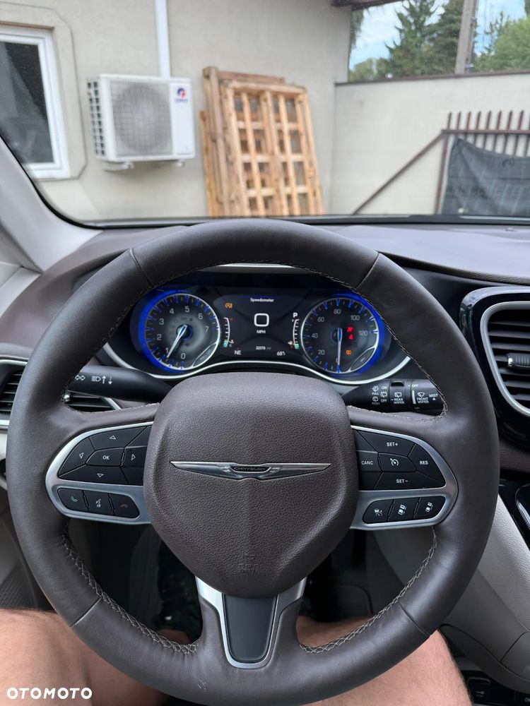 Chrysler Pacifica - 12