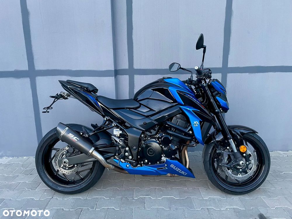 Suzuki GSX - 2